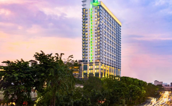 Eksterior di Holiday Inn Hotel and Suites Jakarta Gajah Mada
