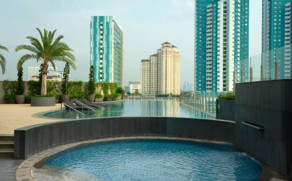Swimming Pool di Holiday Inn Hotel and Suites Jakarta Gajah Mada