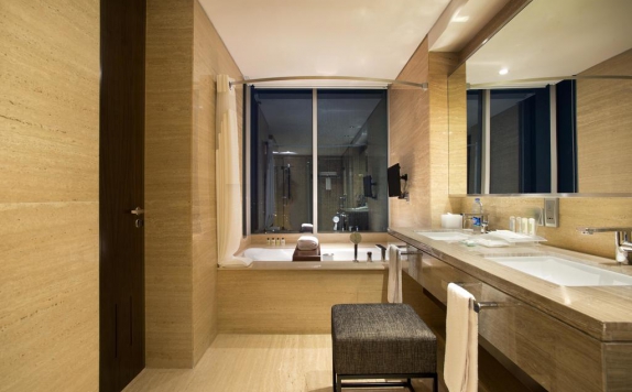Bathroom di Holiday Inn Jakarta Kemayoran