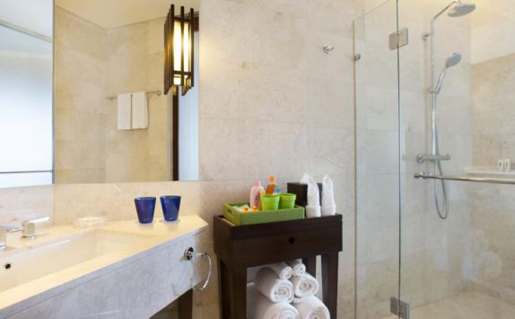 Bathroom di Holiday Inn Resort Bali Benoa