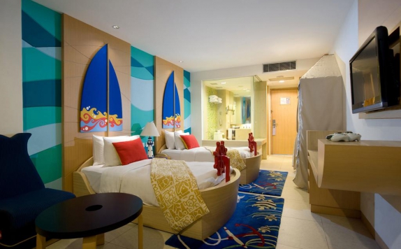 Tampilan Bedroom Hotel di Holiday Inn Resort Baruna