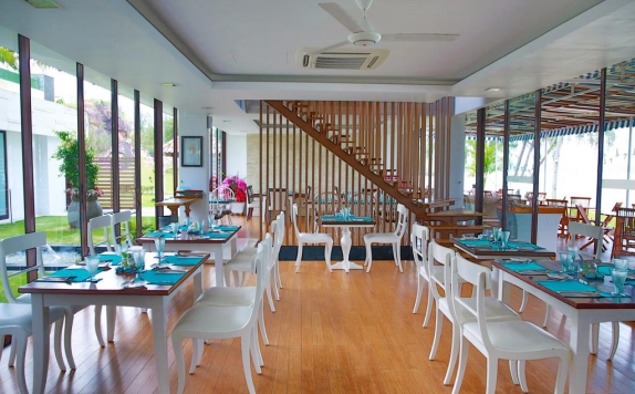 Restaurant di Holiday Villa Pantai Indah Bintan Island
