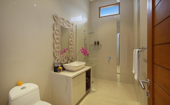 Bathroom Hotel di Holliday Villa – Managed by Ini Vie Hospitality