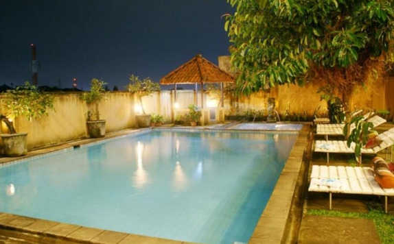 Swimming Pool di Hotel Augusta Bandung