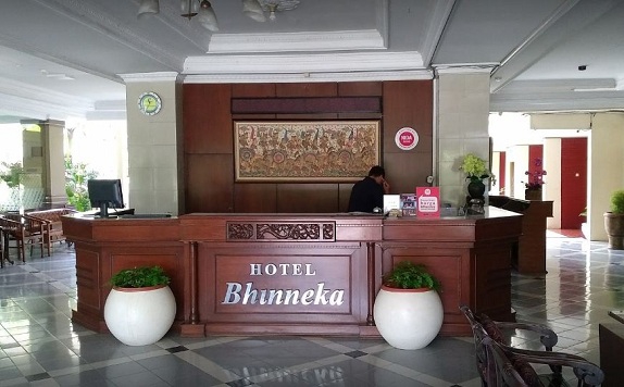 Receptionist di Hotel Bhinneka