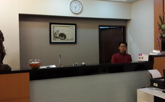 Receptionist di Hotel Bumi Banjar