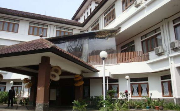 exterior di Hotel Bumi Kitri Pramuka