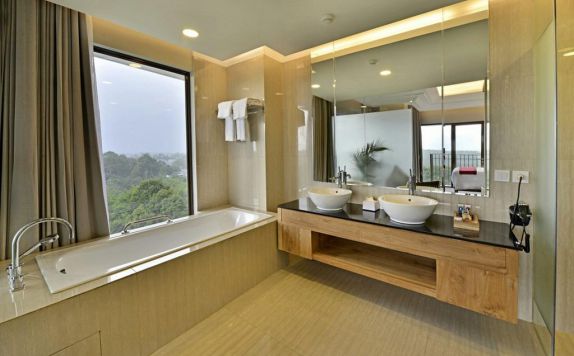 Bathroom Hotel di Hotel Dafam Linggau