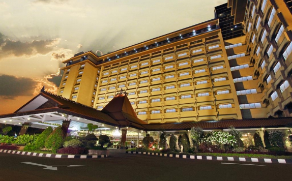 Front view di Hotel Kartika Chandra