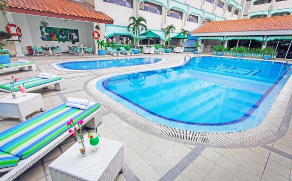 Swimming Pool di Hotel Kartika Chandra