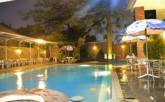 Swimming Pool di Hotel Kedaton