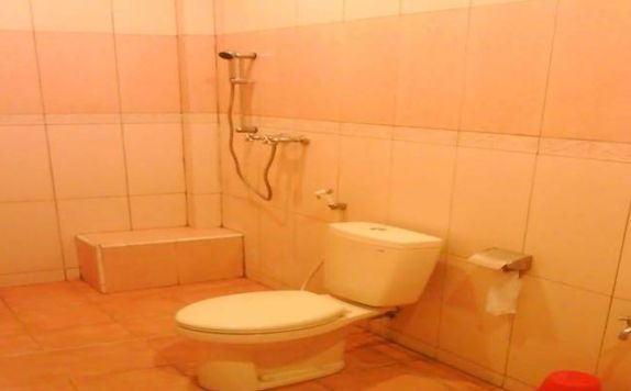 Bathroom di Hotel Kencana Pati