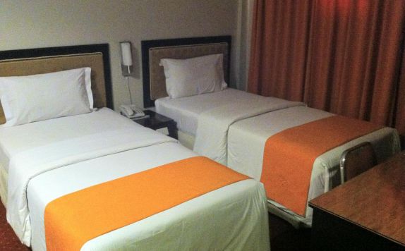 Twin Bed Room Hotel di Hotel New Rachmat