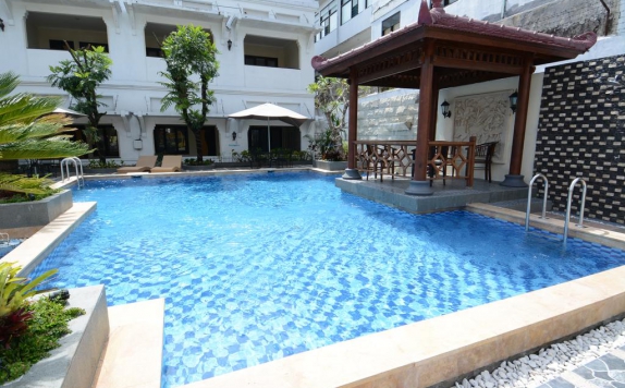 swimming pool di Hotel Pelangi Malang
