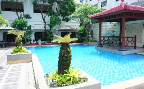 swimming pool di Hotel Pelangi Malang
