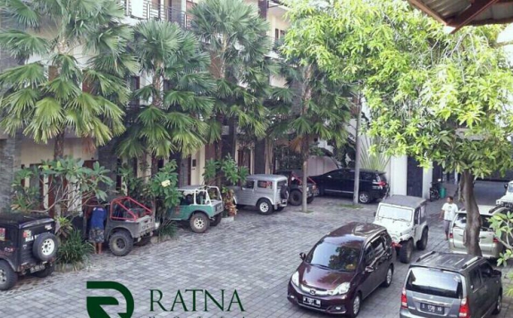 Fasilitas Parkir Hotel di Hotel Ratna Syariah Probolinggo