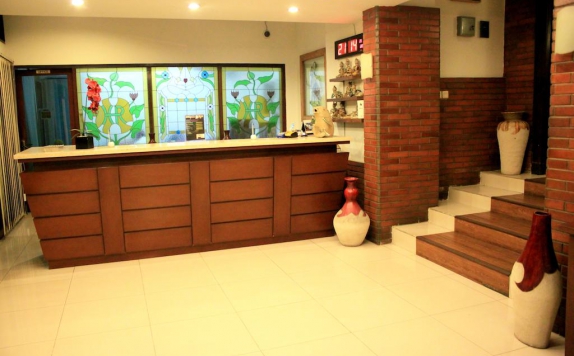 Receptionist di Hotel Riau