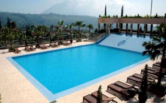 Swimming Pool di Hotel Royal Senyiur