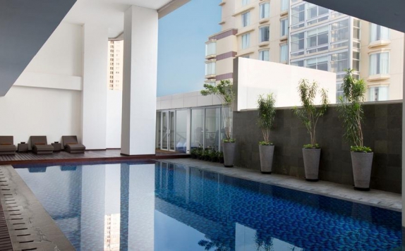 Swimming Pool di Hotel Santika Premiere Hayam Wuruk Jakarta