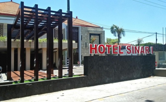 Front view di Hotel Sinar I