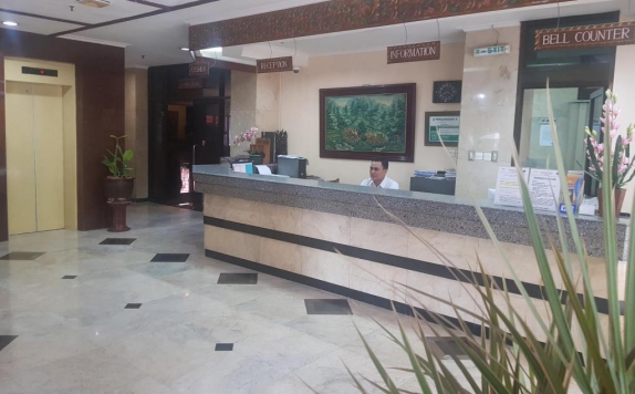 receptionist di Hotel Surya Baru