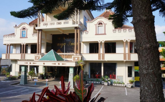 Tampilan Luar di Hotel Surya Indah