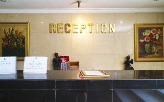 Receptionist di Hotel Tanjung