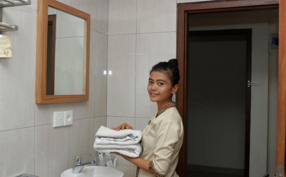 Tampilan Bathroom Hotel di Hotel Tanjung Karang