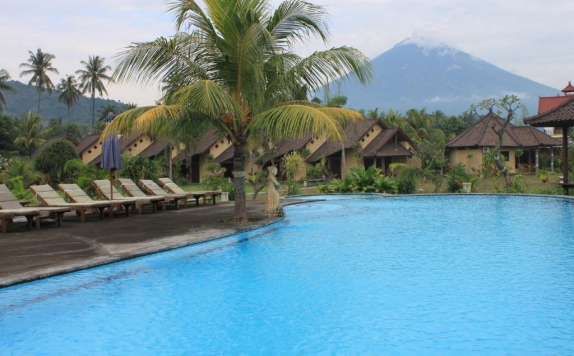 swimming pool di Hotel Uyah Amed & Spa Resort