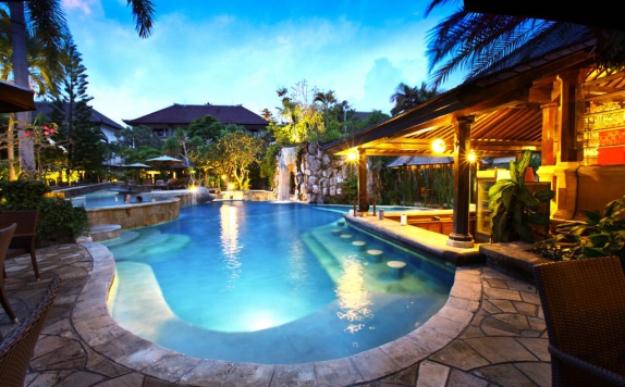 Swimming pool di Hotel Vila Lumbung