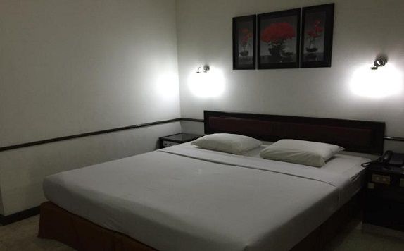 Double Bed di Hotel Wijaya Kusuma