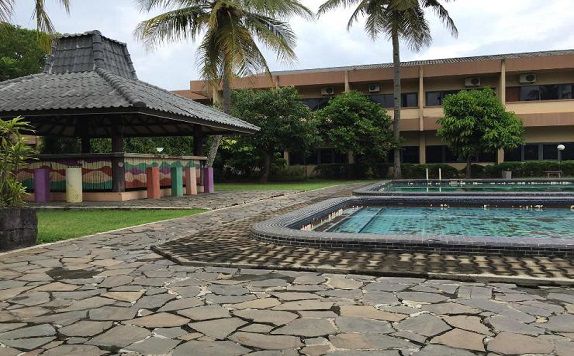 Pool di Hotel Wijaya Kusuma