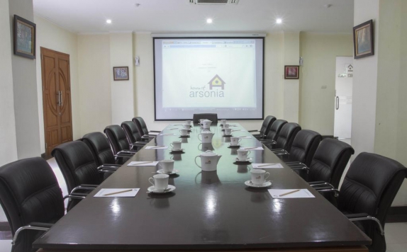 Meeting room di House Of Arsonia Tulip