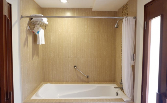 Tampilan Bathroom Hotel di Ibis All Seasons Resort