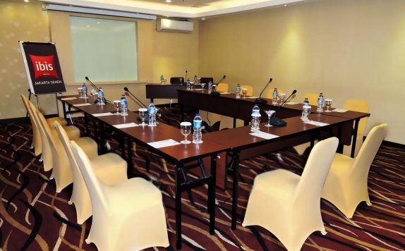 meeting room di Ibis Jakarta Senen