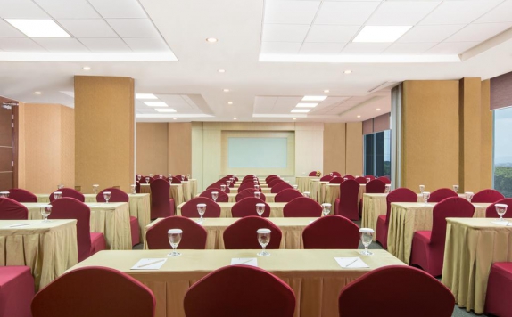 Meeting room di Indoluxe Hotel