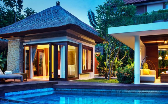 Swimming Pool di Inna Putri Bali Hotel