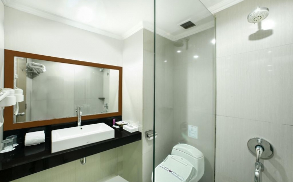 Tampilan Bathroom Hotel di Inna Simpang