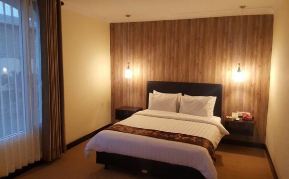 Bedroom Bedroom di Insumo Palace Hotel and Resort Kediri