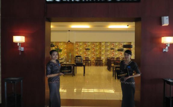 Coffee Shop Coffee Shop di Insumo Palace Hotel and Resort Kediri