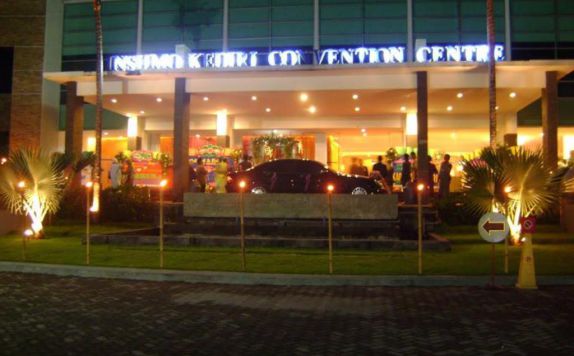 Eksterior Eksterior di Insumo Palace Hotel and Resort Kediri