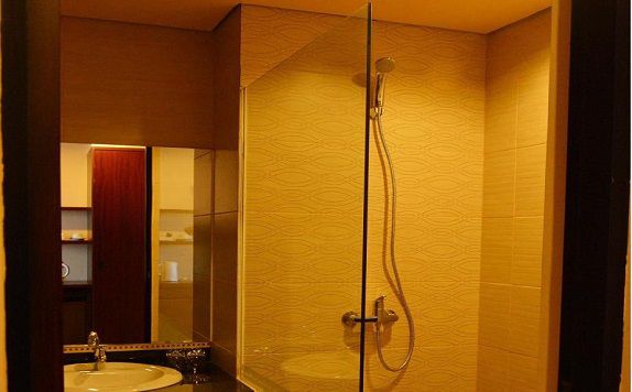 shower di Istana Hotel & Resort Luwuk