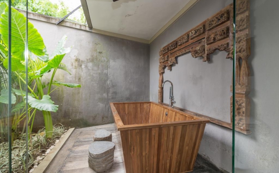 Bathroom di Jadine Bali Villa by Nagisa Bali