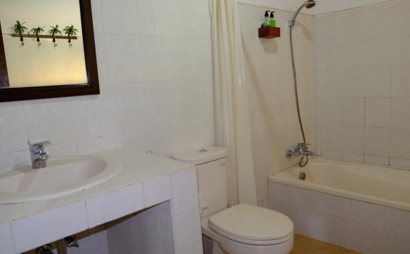 Tampilan Bathroom Hotel di Jati 3 Bungalows