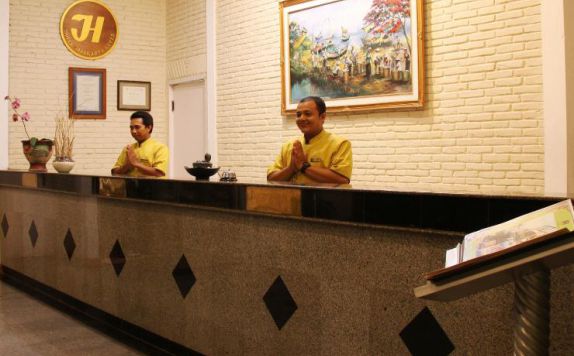 receptionist di The Jayakarta Villas Anyer Beach Resort