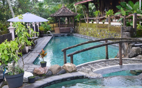 Swimming pool di Joglo Plawang Boutique Villa