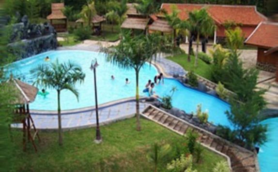Kolam Renang di Kampoeng Wisata Tabek Indah Resort