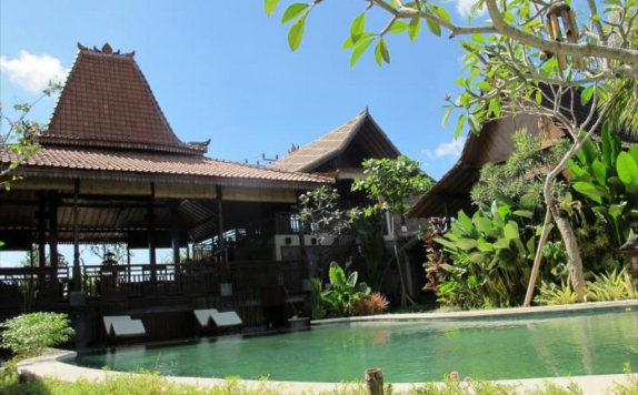 Swiming Pool di Kampung Cenik