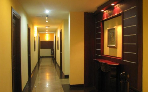 interior di Kaputra Hotel