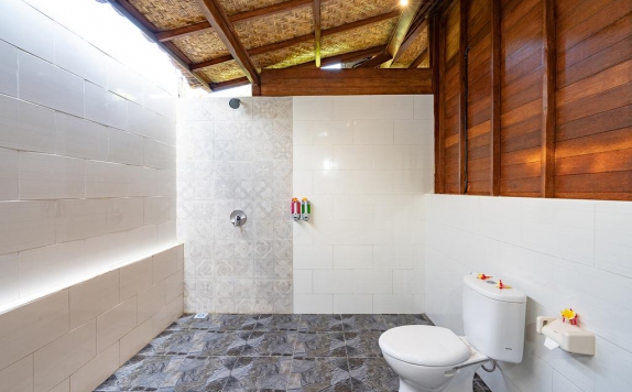 Bathroom di Karang Mas Villa